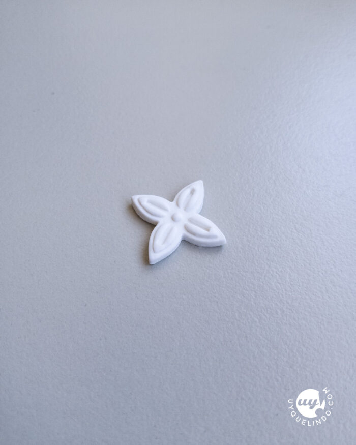 Mini flower cutter with 4 petals