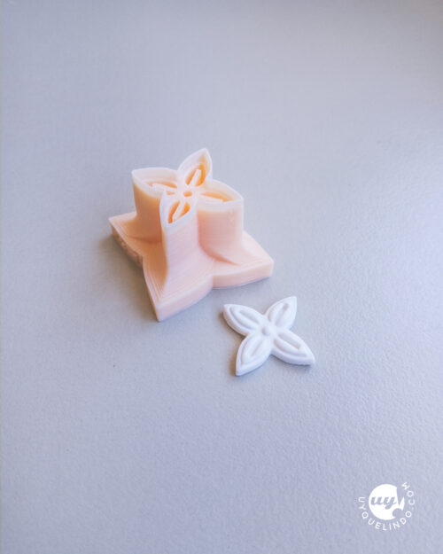 Mini flower cutter with 4 petals