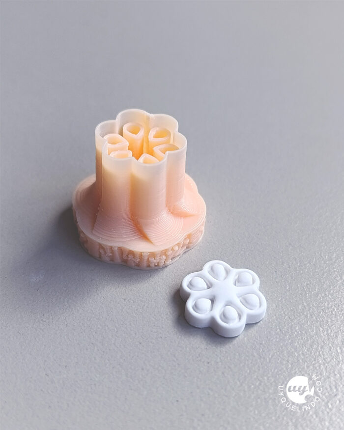 Mini flower cutter with 6 petals