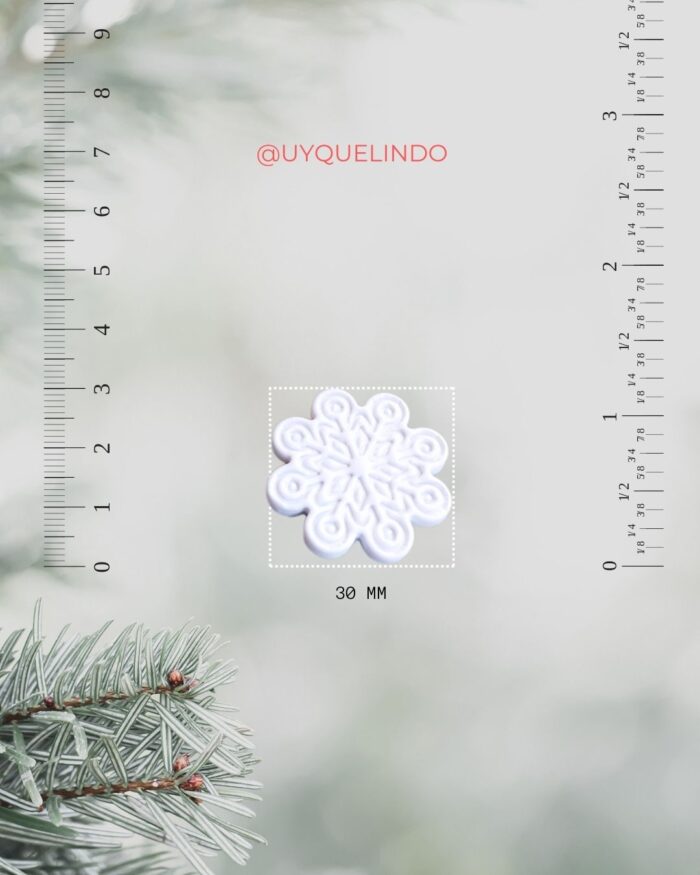 Snowflake cutter with floral motif